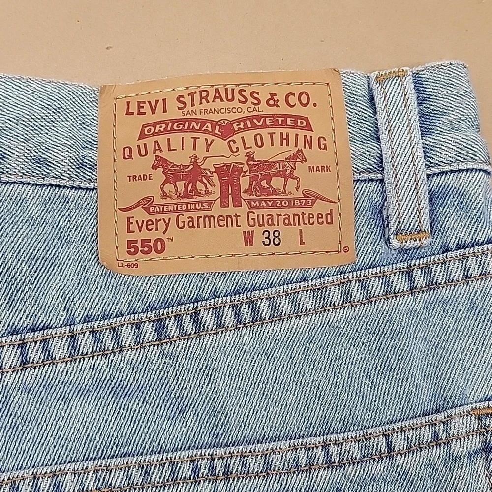Levi's 550 Relaxed Fit Light Wash Denim Shorts, Size 38, EUC